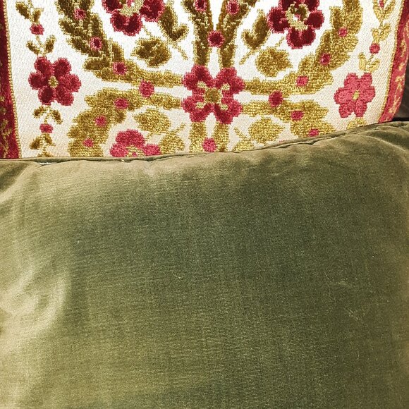 Set of Vintage velvet floral throw pillows - Picture 3 of 3